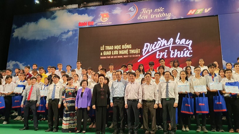 Trao 150 suất học bổng &quot;Tiếp sức đến trường&quot; 2019 cho t&#226;n sinh vi&#234;n 07 tỉnh, th&#224;nh khu vực Đ&#244;ng Nam bộ - Ảnh 1