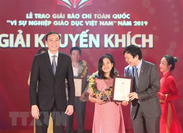 Giai Bao chi toan quoc Vi su nghiep giao duc vinh danh 44 tac pham hinh anh 1