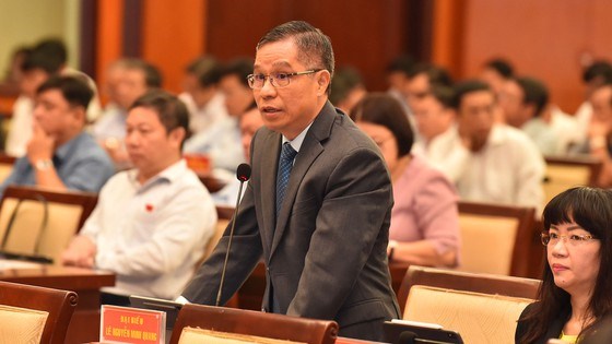 Đại biểu L&ecirc; Nguyễn Minh Quang chất vấn tại kỳ họp. Ảnh: VIỆT DŨNG