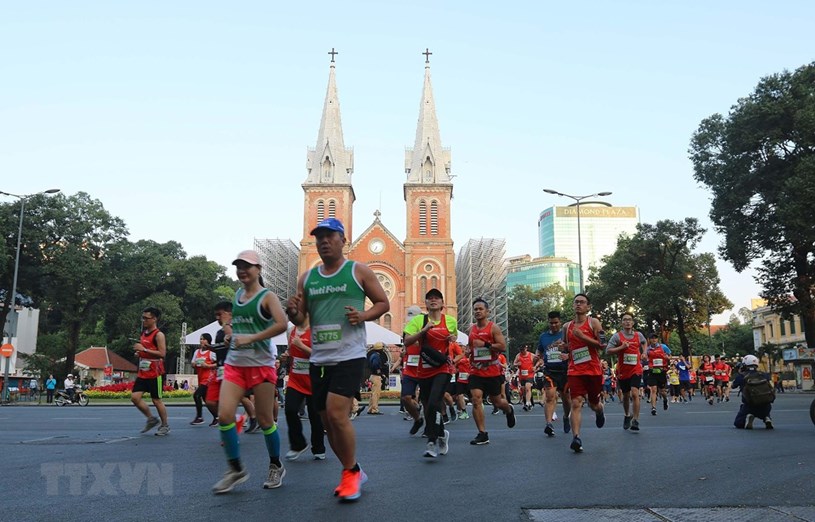 C&aacute;c vận động vi&ecirc;n dự Giải Marathon Quốc tế Th&agrave;nh phố Hồ Ch&iacute; Minh Techcombank lần thứ 3 năm 2019. (Ảnh: Thanh Vũ/TTXVN)