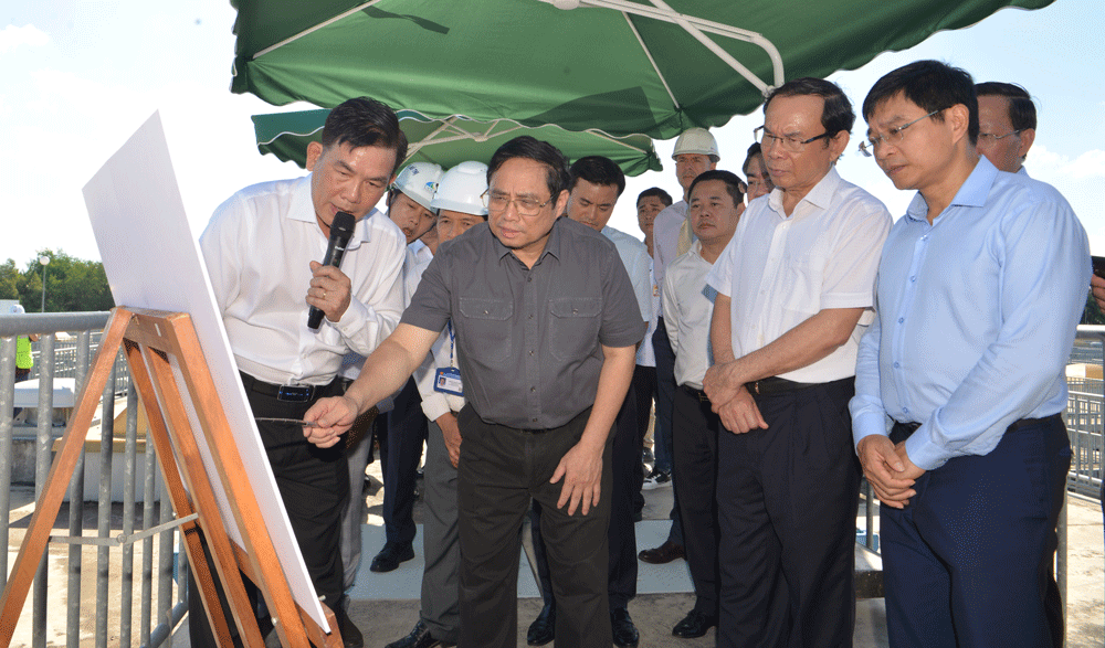Thủ tướng Phạm Minh Chính thăm hai dự án ở huyện Bình Chánh, TPHCM