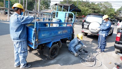 Hoàn thành cấp điện cho 62 chốt, trạm kiểm dịch Covid-19