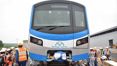 Tàu metro 1 lăn bánh ở depot, tháng 4-2021 sẽ chạy thử từ ngã tư Bình Thái về Long Bình