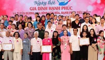 Tuyên dương 100 gia đình hạnh phúc tiêu biểu