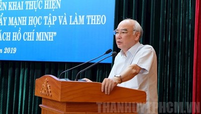 Đưa việc học Bác thành tiêu chuẩn đánh giá đảng viên, tổ chức đảng