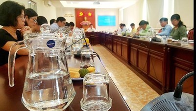 Phòng họp không giấy, không chai nhựa