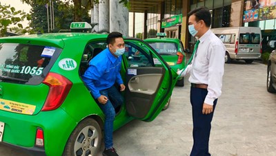 Tạm dừng hỗ trợ vận chuyển người bệnh bằng taxi trong giai đoạn chống dịch