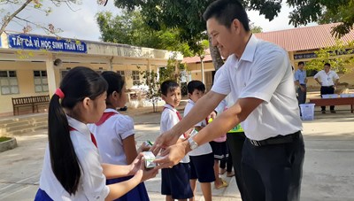55.000 trẻ em Trà Vinh thụ hưởng chương trình sữa học đường