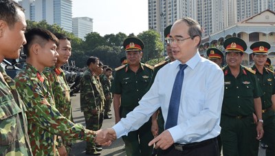 Bí thư Thành ủy TPHCM Nguyễn Thiện Nhân thăm, chúc Tết đơn vị quân đội, tòa án