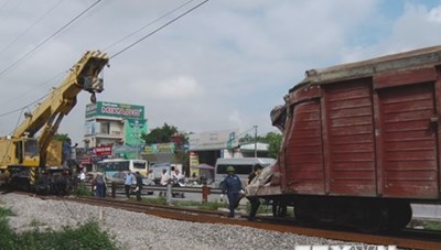 Sự cố tàu hàng trật bánh: Thông tuyến lại đường sắt Bắc-Nam