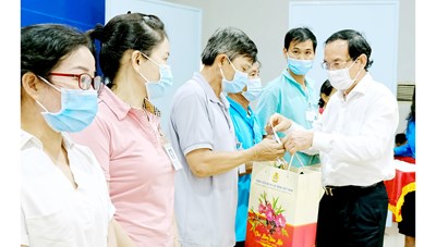 TPHCM tổ chức nhiều đoàn thăm, tặng quà tết