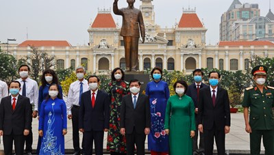 Lãnh đạo TPHCM dâng hương tưởng niệm Chủ tịch Hồ Chí Minh và Chủ tịch Tôn Đức Thắng nhân dịp Tết Tân Sửu 2021