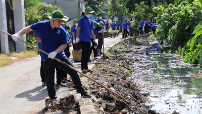 Triển khai Cuộc vận động “Người dân TPHCM không xả rác ra đường và kênh rạch, vì TP sạch, xanh và thân thiện môi trường”