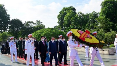 Lãnh đạo Đảng, Nhà nước đặt vòng hoa, tưởng niệm các anh hùng liệt sĩ