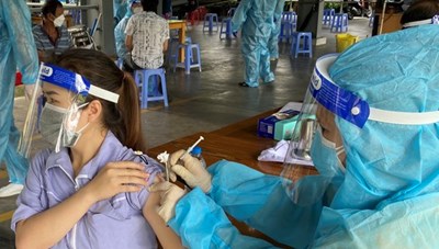 Hơn 300 công nhân “3 tại chỗ” trong KCX Tân Thuận được tiêm vaccine Vero Cell