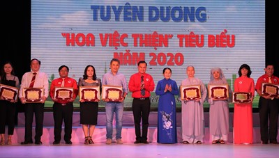 “Hoa việc thiện” giúp lan tỏa nghĩa tình của TPHCM