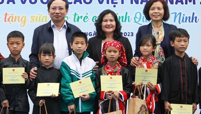 Khởi động Quỹ sữa Vươn cao Việt Nam 2023: Tiếp tục trao 1,5 triệu hộp sữa cho gần 17.000 trẻ em  