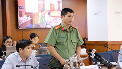 Xử lý nghiêm tình trạng tụ tập buôn bán ở phố đi bộ Nguyễn Huệ