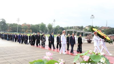 [Photo] Lãnh đạo Đảng, Nhà nước vào Lăng viếng Chủ tịch Hồ Chí Minh