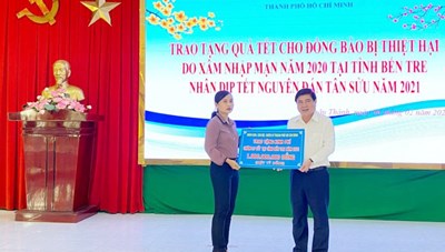 TPHCM hỗ trợ tỉnh Bến Tre 1 tỷ đồng chăm lo người dân vùng hạn hán, xâm nhập mặn