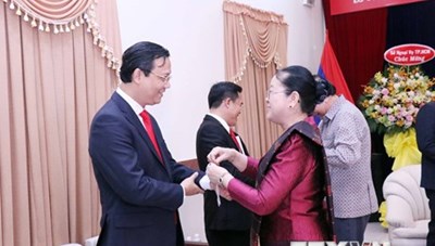 Lãnh đạo TP. Hồ Chí Minh chúc mừng Tết cổ truyền Bunpimay của Lào