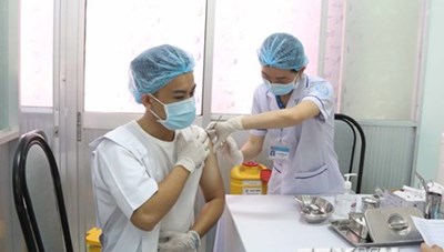 Điều chuyển 20.000 liều vaccine cho Lào Cai và 8 địa phương Tây Nam Bộ