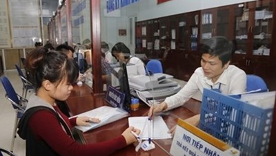 Giảm cấp trung gian và trên 334.000 biên chế do Chính phủ quản lý