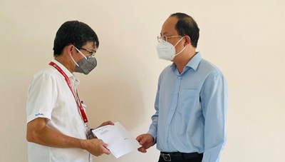 Phó Bí thư Thành ủy TPHCM Nguyễn Hồ Hải thăm hỏi, động viên y bác sĩ ở huyện Củ Chi