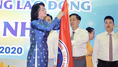 Trường tiểu học “100 năm tuổi” đón nhận Huân chương Lao động hạng nhất