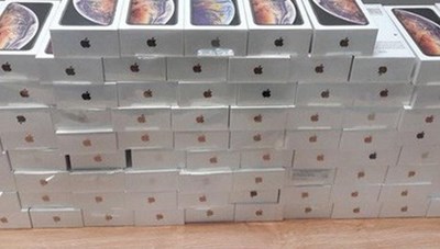 Phát hiện lô hàng gần 500 điện thoại iPhone nhập lậu