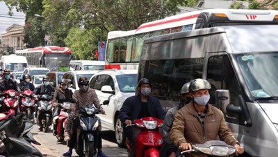 Giao thông ngày lễ - Nơi thoáng, chỗ tắc