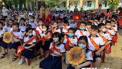 Học sinh Thành phố Hồ Chí Minh rộn ràng bước vào năm học mới