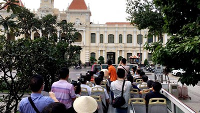 Đoàn khách đầu tiên đến TP HCM sau chương trình kích cầu, liên kết vùng