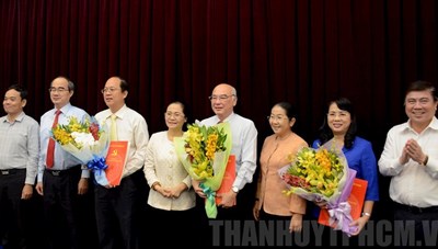 Thành uỷ TP. Hồ Chí Minh tổ chức trao quyết định chuẩn y 03 uỷ viên Ban thường vụ Thành uỷ TP. Hồ Chí Minh khoá X