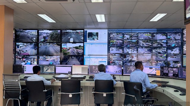 Xuyên Tết bên trong "đầu não" giám sát, điều khiển đèn tín hiệu giao thông ở TP.HCM