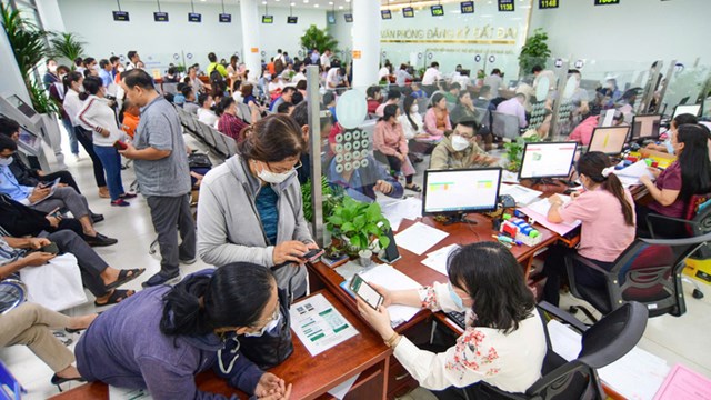 Cán bộ TP.HCM thôi việc do sắp xếp bộ máy có thể được hỗ trợ 2,7 tỉ đồng