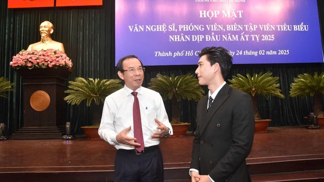 Lãnh đạo TP HCM họp mặt văn nghệ sĩ, phóng viên, biên tập viên dịp đầu Xuân