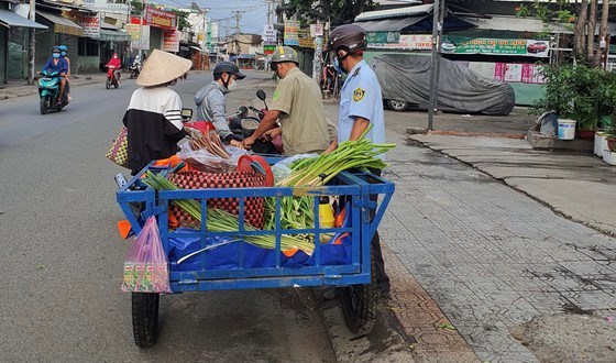 Quận Bình Tân phạt 52,5 triệu đồng các trường hợp không đeo khẩu trang, tụ tập nơi công cộng