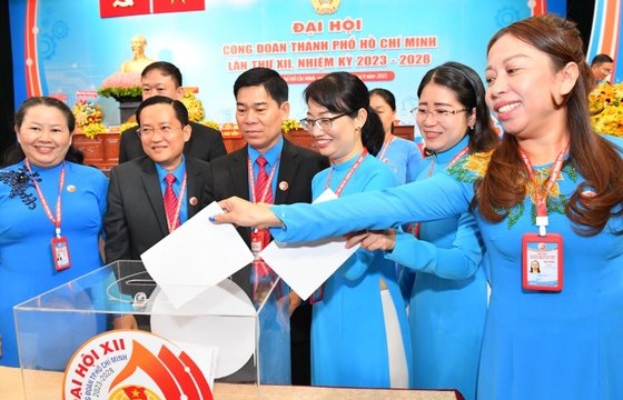 Bà Trần Thị Diệu Thúy tái đắc cử chức danh Chủ tịch LĐLĐ TPHCM