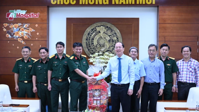 Phó Bí thư Thường trực Thành ủy TPHCM thăm, chúc tết các đơn vị quân đội