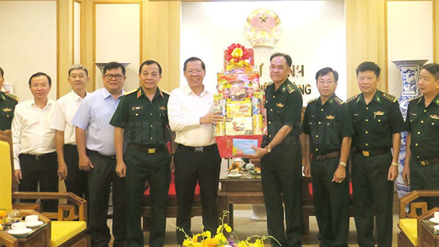 Chủ tịch Phan Văn Mãi thăm, chúc Tết các cá nhân, đơn vị
