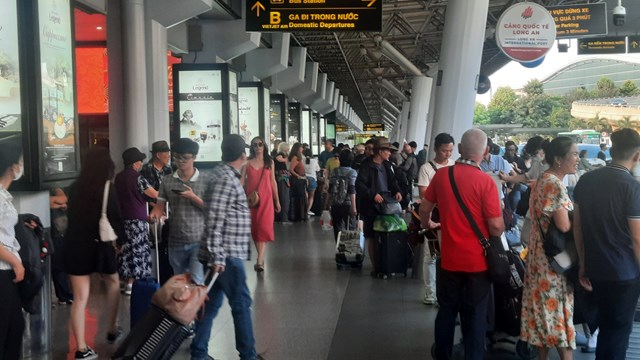 Sân bay “tăng nhiệt”, TPHCM tăng phương án chống ùn tắc giao thông