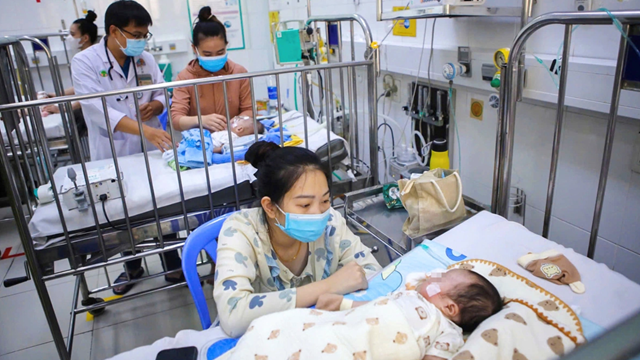 TP.HCM và Nam Bộ mưa trái mùa, nhà có con nhỏ chú ý sức khỏe