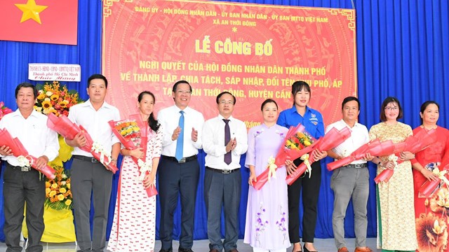 Chủ tịch UBND TPHCM Phan Văn Mãi dự lễ công bố thành lập khu phố, ấp tại huyện Cần Giờ