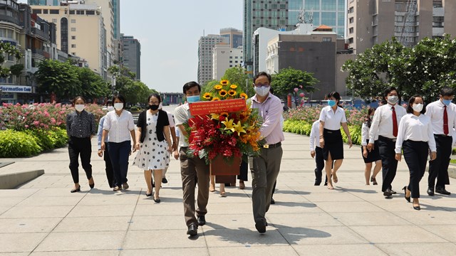 Sở Thông tin - Truyền thông dâng hương tưởng niệm Chủ tịch Hồ Chí Minh, Chủ tịch Tôn Đức Thắng 