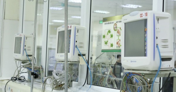 Bộ Y tế “tuýt còi” một doanh nghiệp thổi giá máy thở giữa mùa dịch