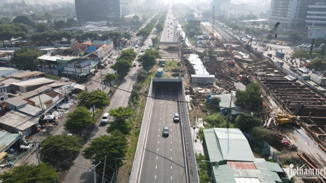 TPHCM: Thông xe hầm chui đầu tiên tại nút giao Nguyễn Văn Linh - Nguyễn Hữu Thọ