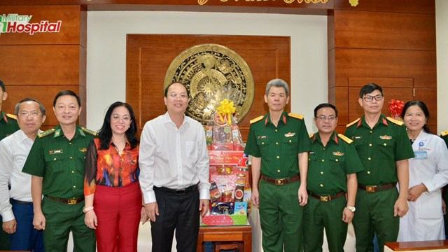 Đồng chí Nguyễn Hồ Hải thăm, chúc tết y bác sĩ, lực lượng vũ trang