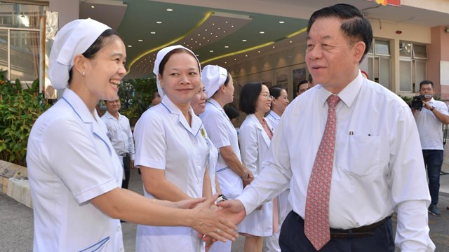 Trưởng Ban Tuyên giáo Trung ương Nguyễn Trọng Nghĩa: Tin tưởng đội ngũ thầy thuốc tiếp tục làm rạng danh ngành y Việt Nam
