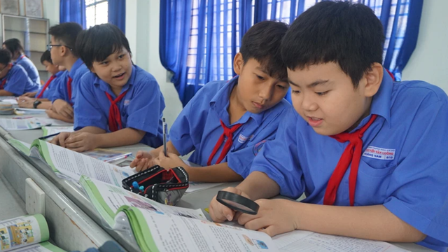Gần 500 ngàn học sinh TP.HCM sắp được hoàn trả học phí